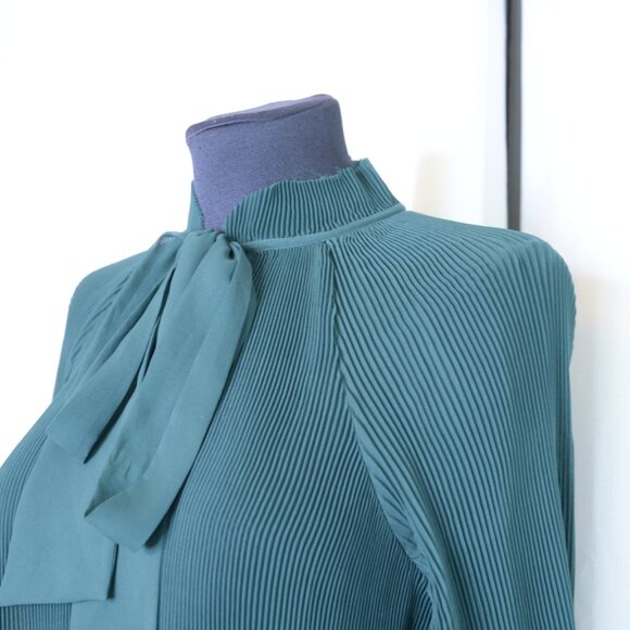 Derek Lam Micro Pleat Semi Sheer Tie Neck Green Blouse Sz 0 - Picture 4 of 5